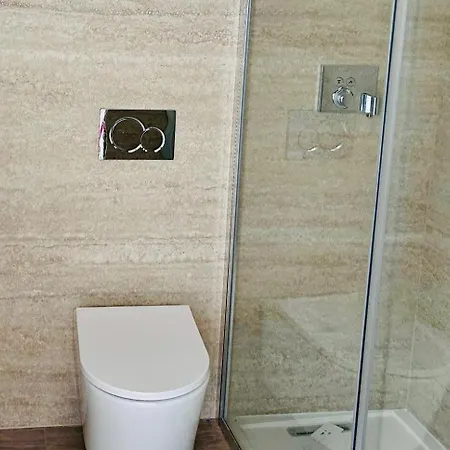 Marina Studio- King Bed- Ensuite- Balcony