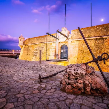 Marina Studio- King Bed- Ensuite- Balcony *