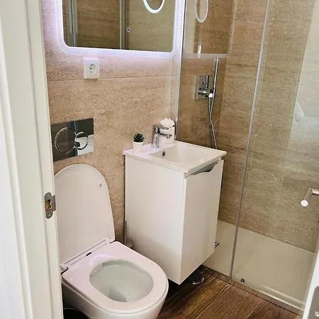 Marina Studio- King Bed- Ensuite- Balcony דירה *