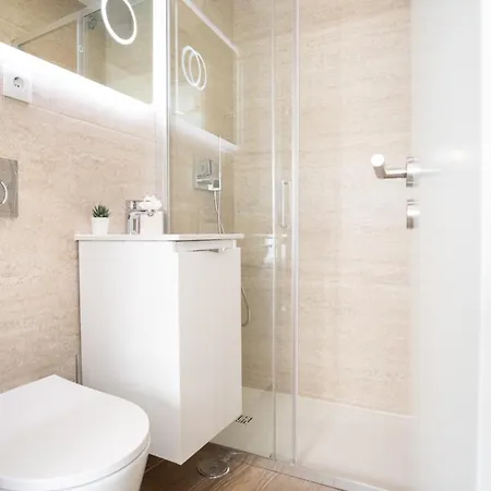 Marina Studio- King Bed- Ensuite- Balcony