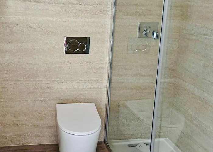 Marina Studio- King Bed- Ensuite- Balcony