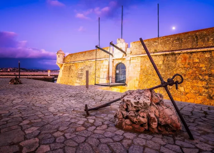 Marina Studio- King Bed- Ensuite- Balcony *