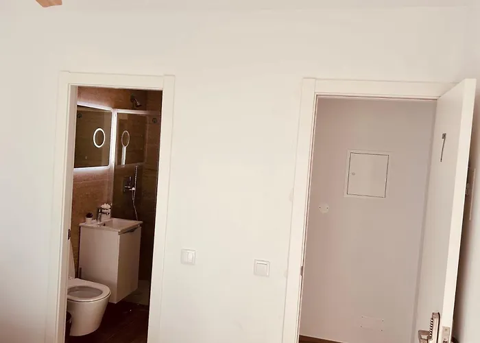 Lägenhet Marina Studio- King Bed- Ensuite- Balcony *