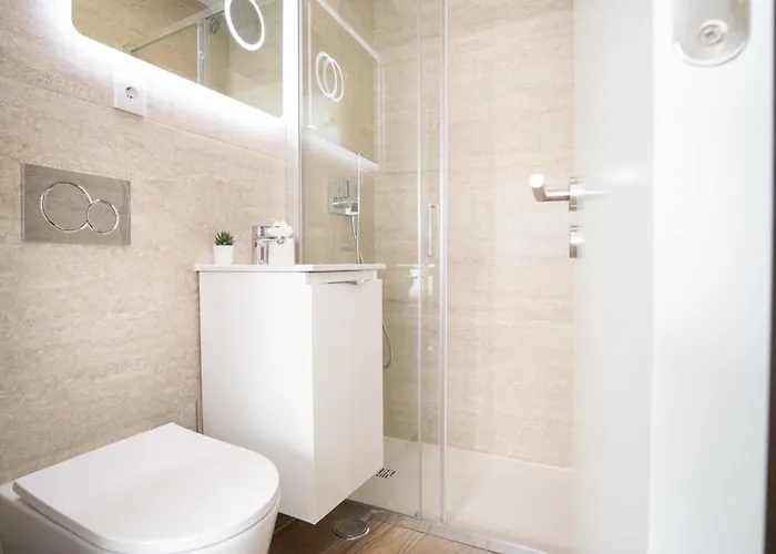 Marina Studio- King Bed- Ensuite- Balcony