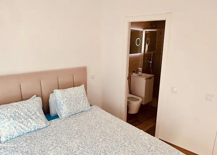 Lägenhet Marina Studio- King Bed- Ensuite- Balcony *