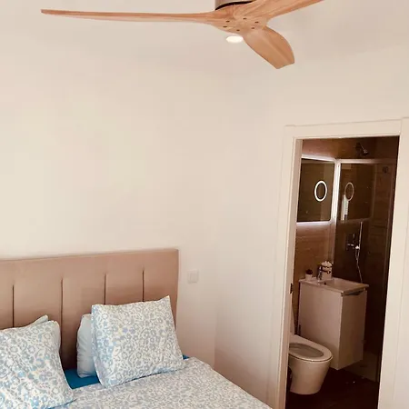 Marina Studio- King Bed- Ensuite- Balcony *